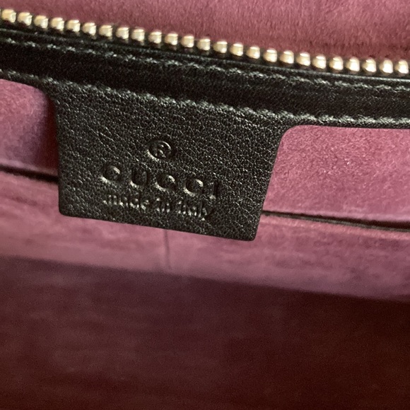 Black Gucci bag in very good condition. Absolutely gorgeous. - Picture 12 of 16